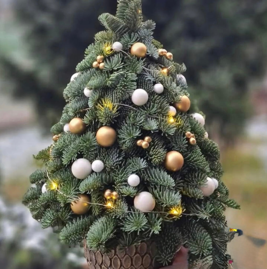 White & Gold Christmas Tree