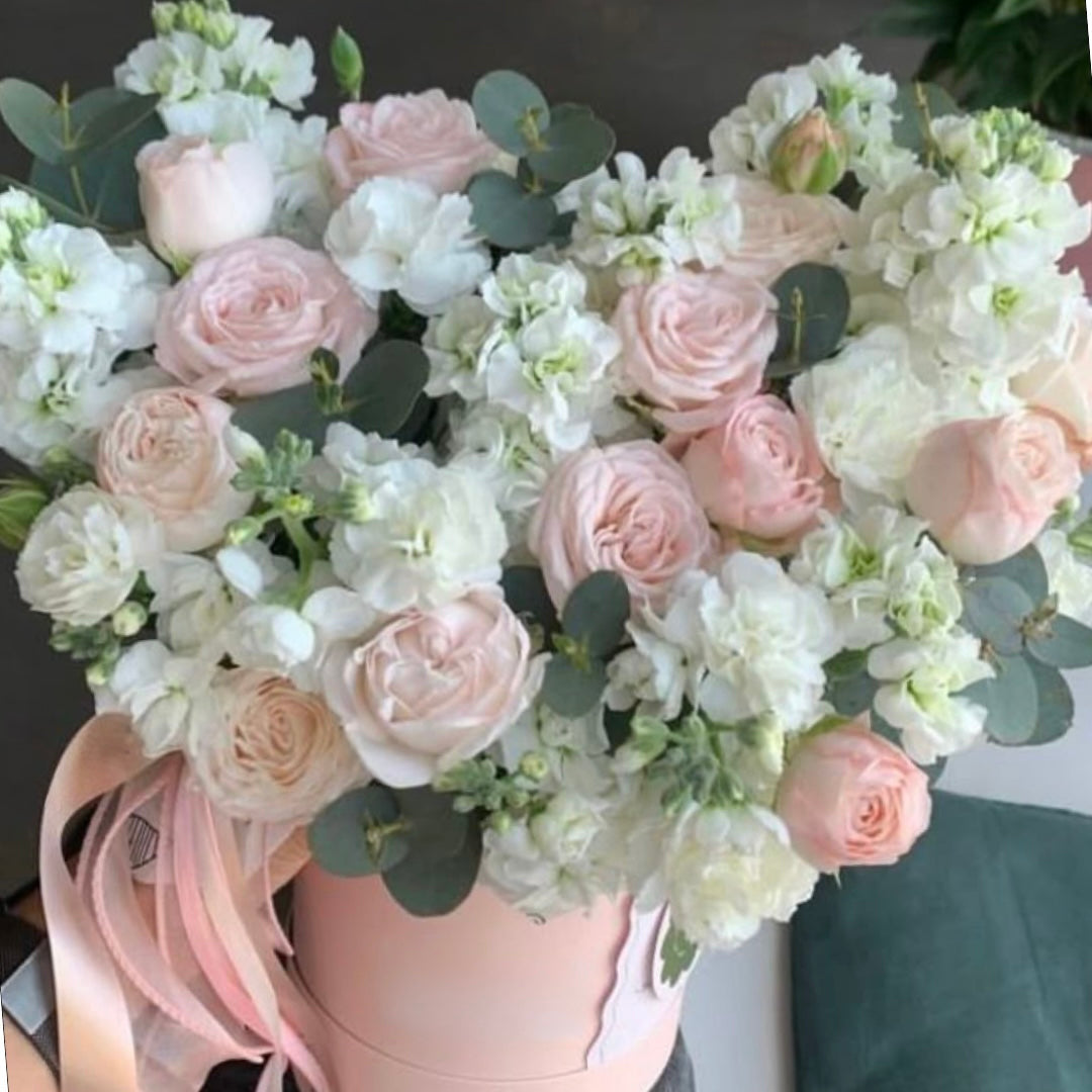 Blush & Ivory Elegance – Luxury Flower Box