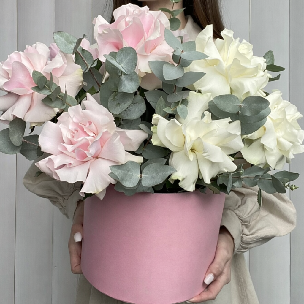 Soft Pastel Flower Box for Valentine’s Day – Luxury Hat Box Flower Delivery Miami | BLÜM