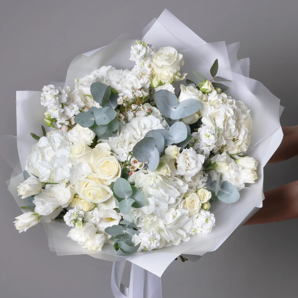 Luxury White Rose & Hydrangea Bouquet – Premium Flower Delivery Miami | BLÜM