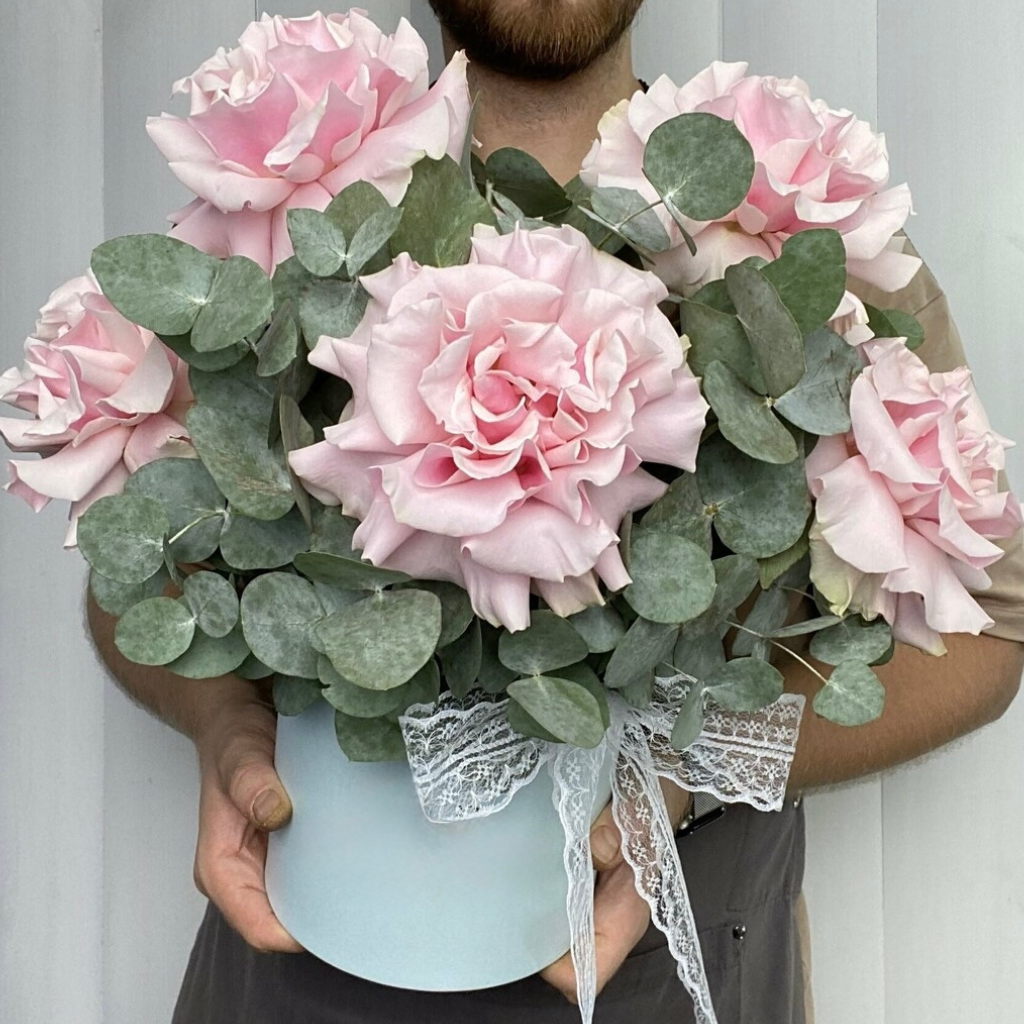 Luxury French Rose Hat Box for Valentine’s Day – Flower Delivery Miami | BLÜM