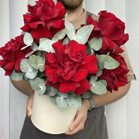 Luxury French Rose Hat Box for Valentine’s Day – Flower Delivery Miami | BLÜM