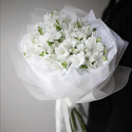 Elegant White Alstroemeria Bouquet – BLÜM Miami Delivery
