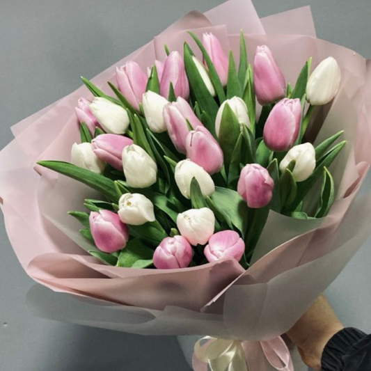 Pastel Pink & White Tulip Bouquet – BLÜM Miami Same-Day Delivery