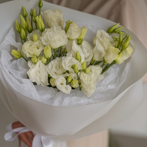Elegant White Lisianthus Bouquet – BLÜM Miami Same-Day Delivery