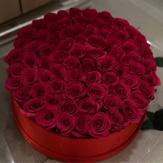 100 Scarlet Roses – Luxury Round Box