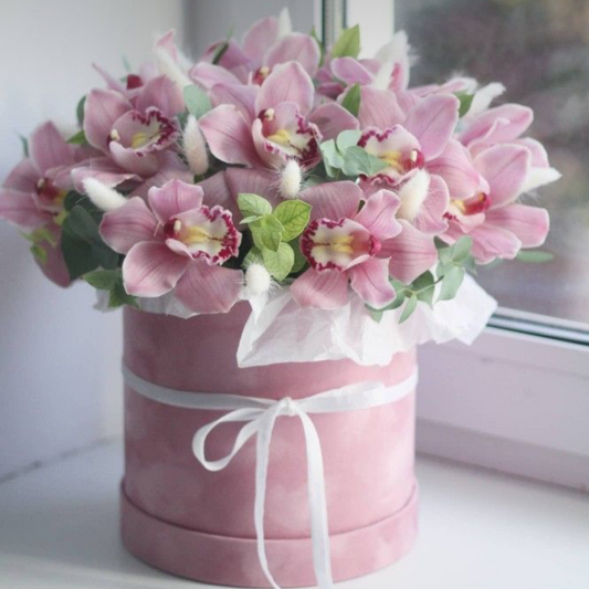 Orchid Whisper – Luxury Flower Box with Pink Cymbidium Orchids