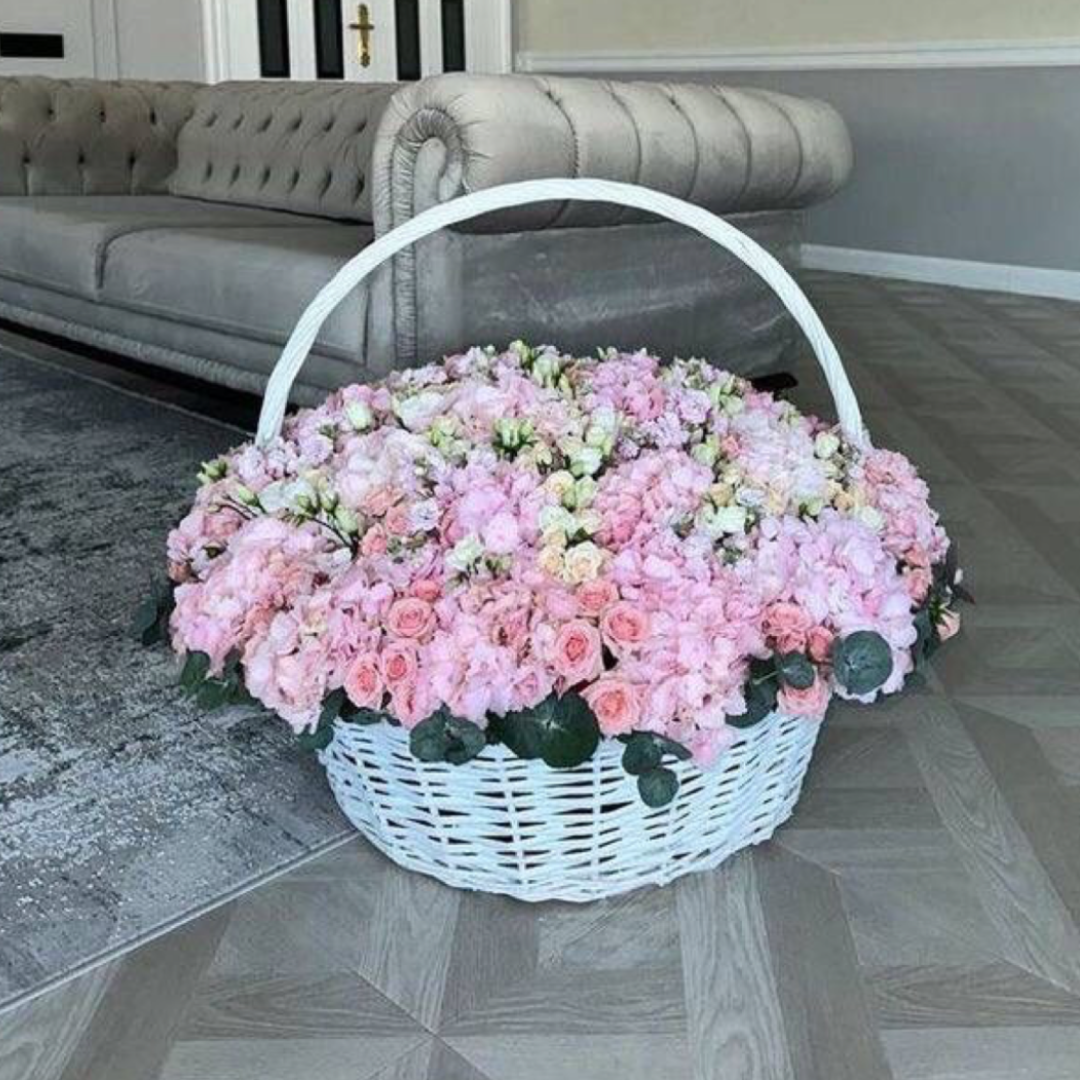 Grand Pastel Basket – Hydrangeas & Spray Roses
