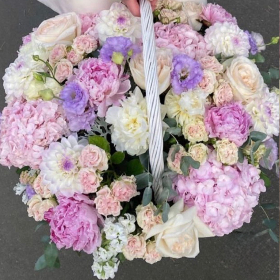 Pastel Garden Basket – Peonies, Lisianthus & Roses