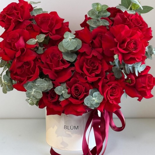 Scarlet Desire – Luxury Red Rose Flower Box